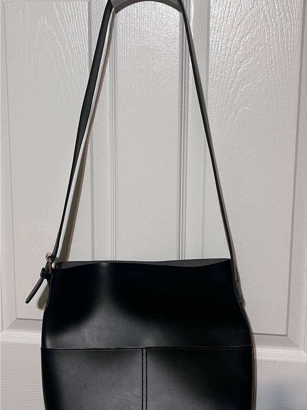 Large faux leather shoulder bag/bucket bag